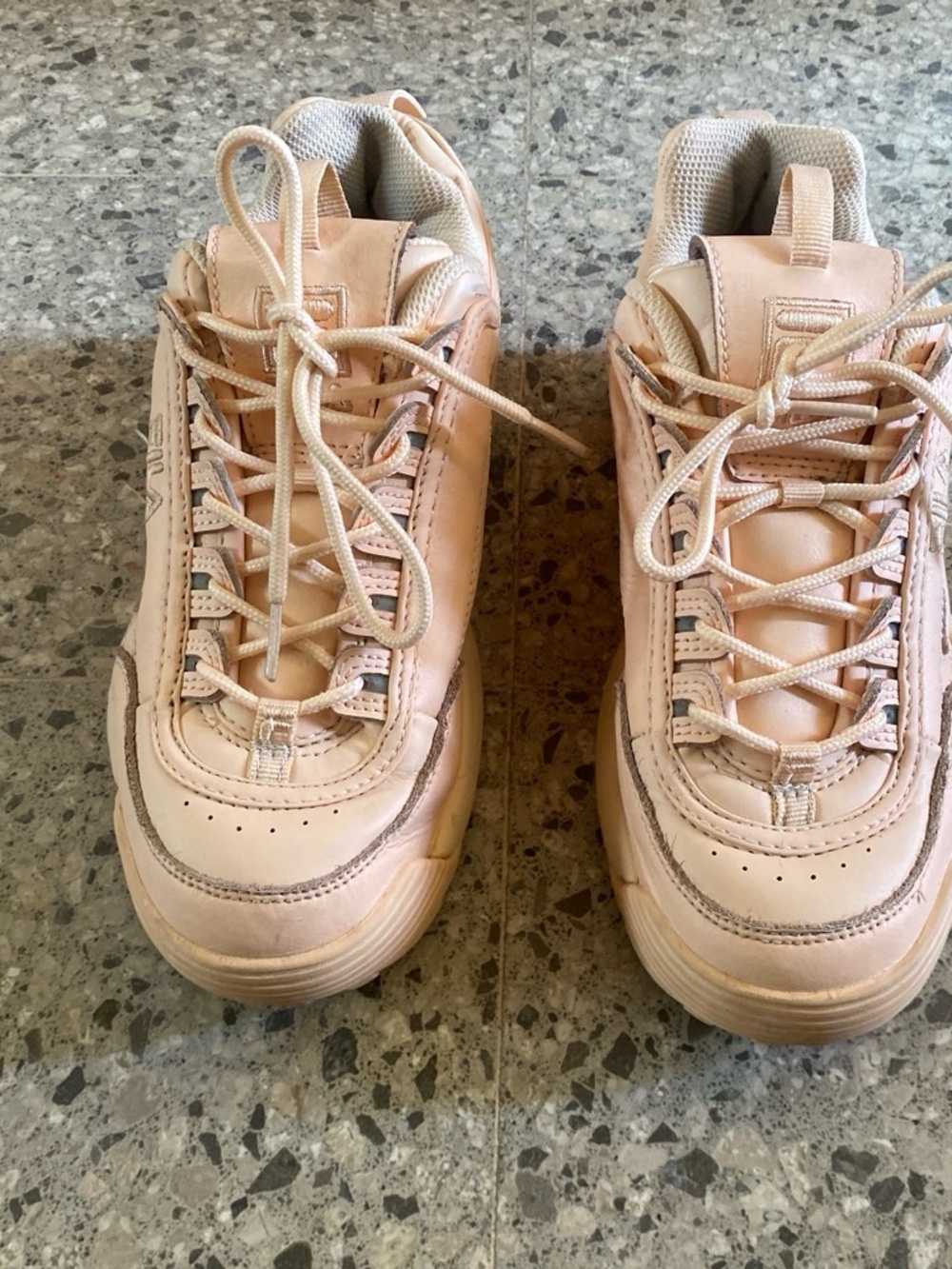 FILA women sneacker 7 1/2 used
